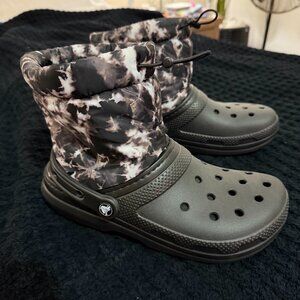 Crocs Classic Lined Neo Puff Tie Dye Boot (Black)